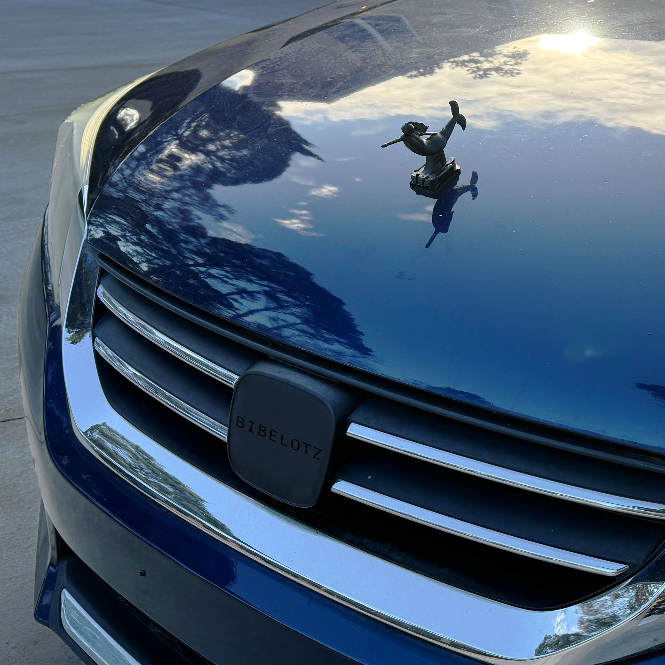 Norfolk Mermaid Hood Ornament + Base